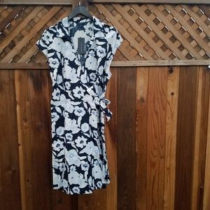 ⚡3 for $12⚡NWT Tommy Hilfiger Floral Wrap Dress